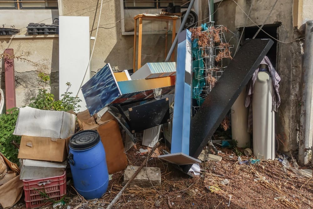 exterior filthy with garbage